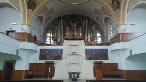 Organ and altar - The Reformed Church of Zurich-Oerlikon